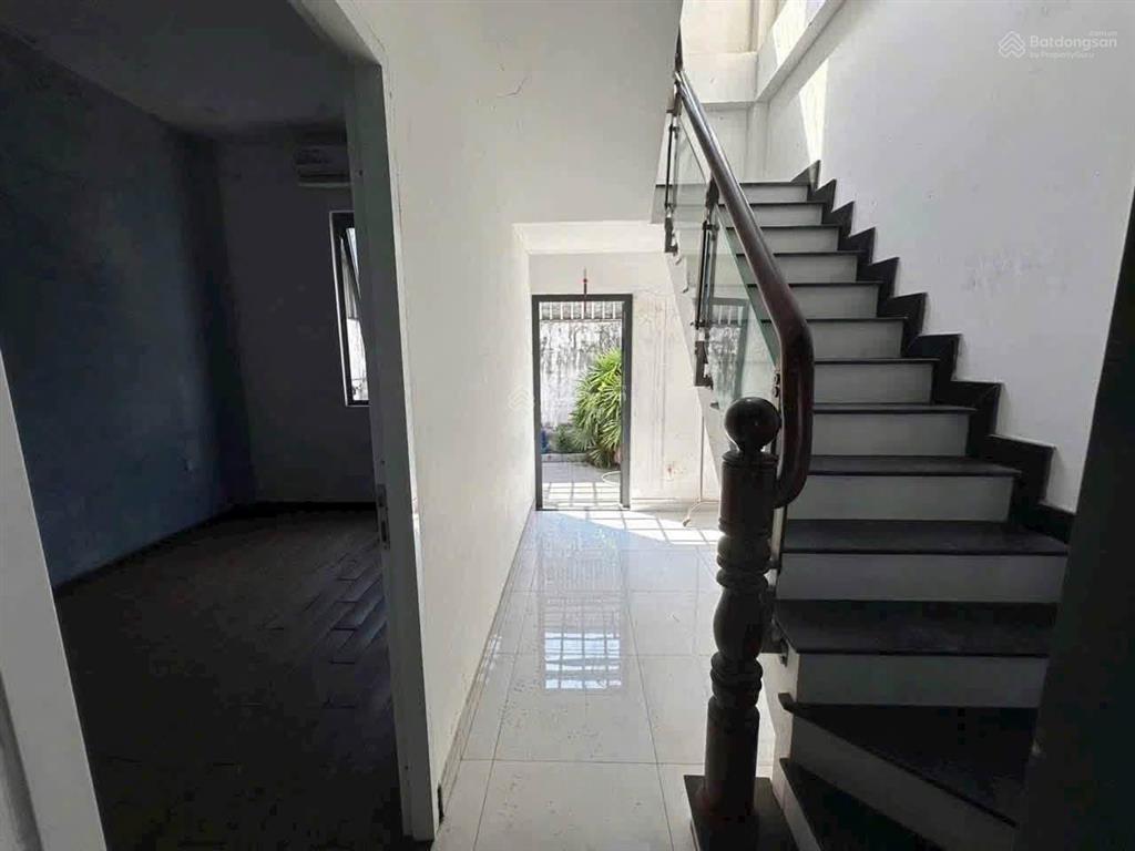 Cho thuê nhà 1 trệt 1 lầu phường phú hoà 3pn2wc sân xe hơi 7 chỗ