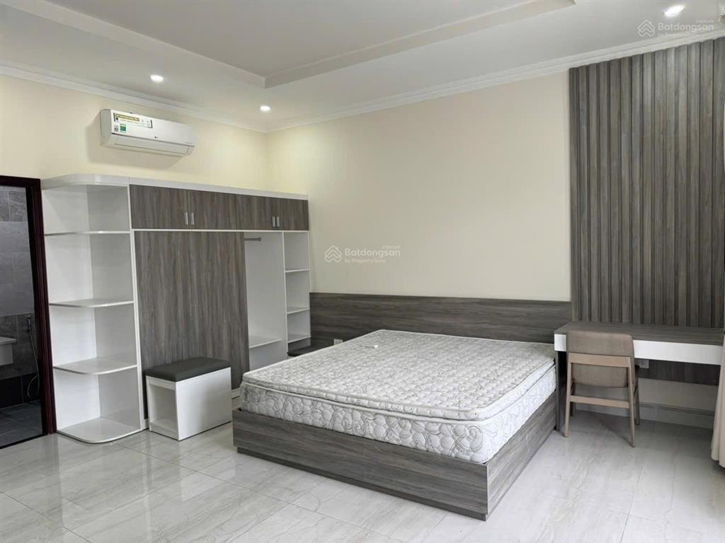 Bán nhà phố thương mại biconsi bạch đằng 5pn  5wc sân xe hơi