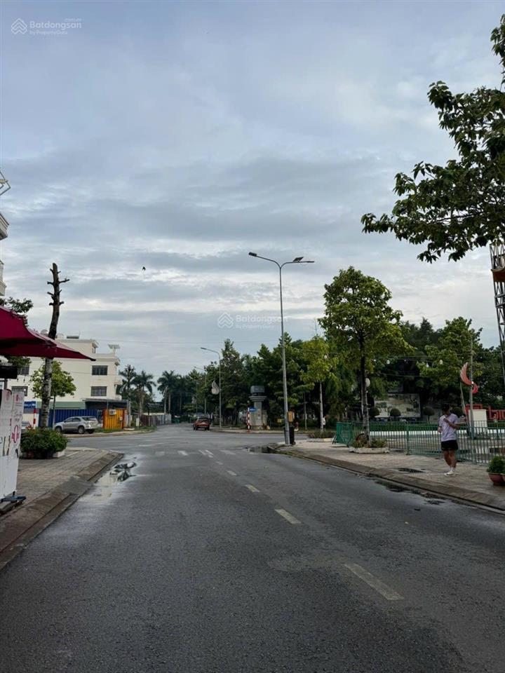 Bán nhà phố thương mại biconsi bạch đằng 5pn  5wc sân xe hơi