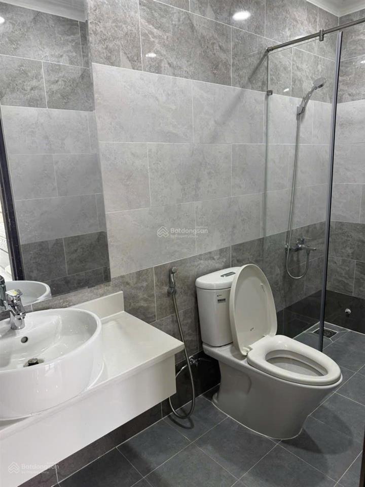 Bán nhà phố thương mại biconsi bạch đằng 5pn  5wc sân xe hơi