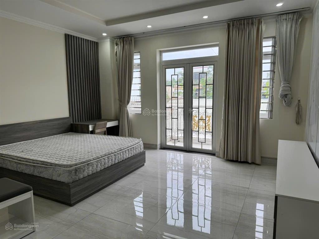 Bán nhà phố thương mại biconsi bạch đằng 5pn  5wc sân xe hơi