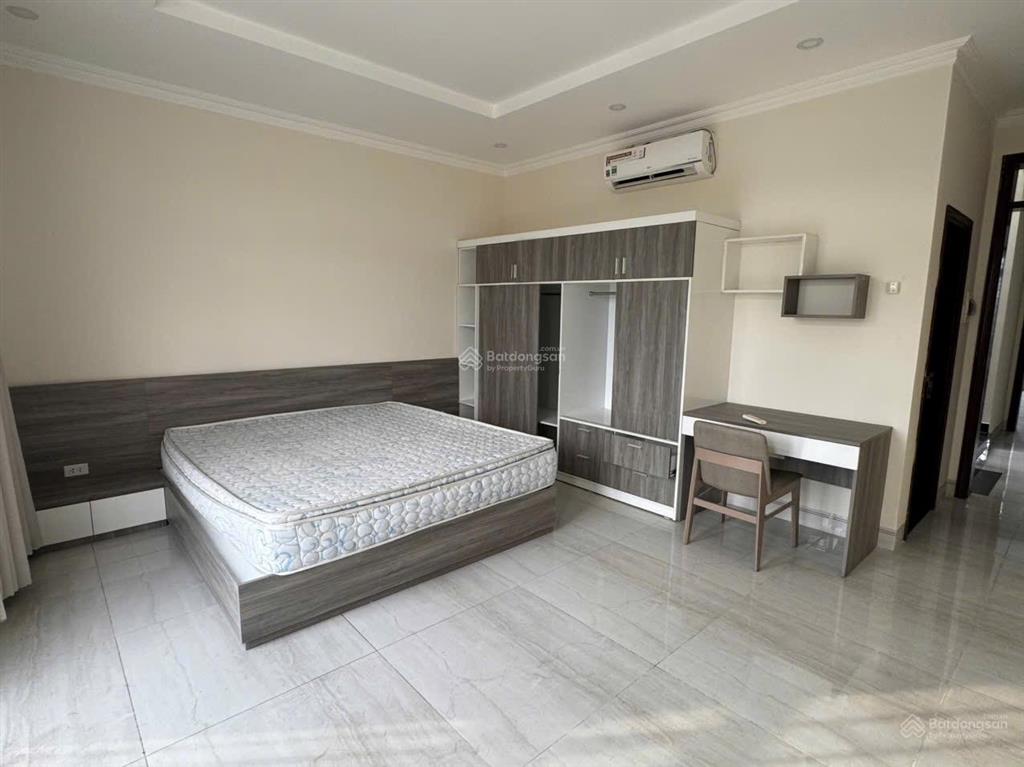 Bán nhà phố thương mại biconsi bạch đằng 5pn  5wc sân xe hơi
