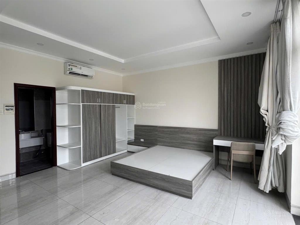 Bán nhà phố thương mại biconsi bạch đằng 5pn  5wc sân xe hơi
