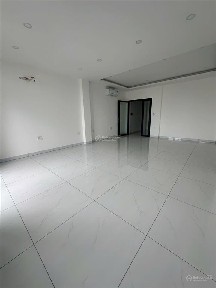 Cho thuê nhà 1 trệt 3 lầu mặt tiền hoàng hoa thám kđt phúc đạt phú lợi 7pn4wc