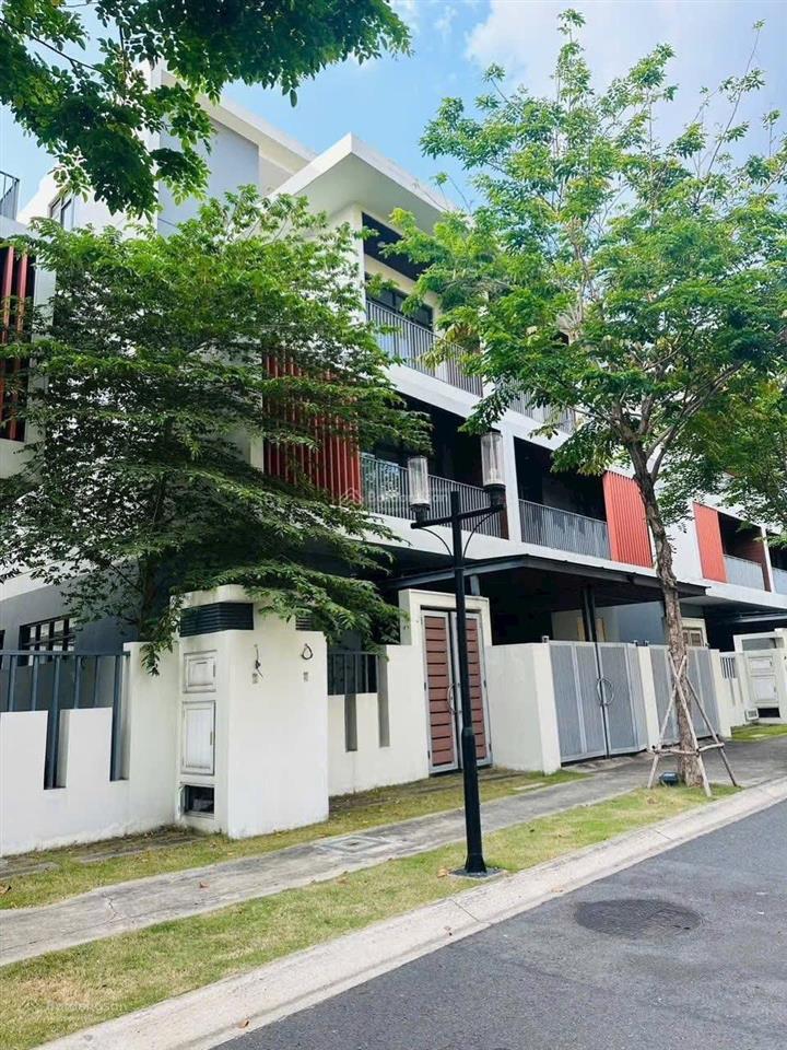 Cho thuê nhà 1 trệt 3 lầu khu nhà phố haruka thành phố mới bình dương 4pn4wc