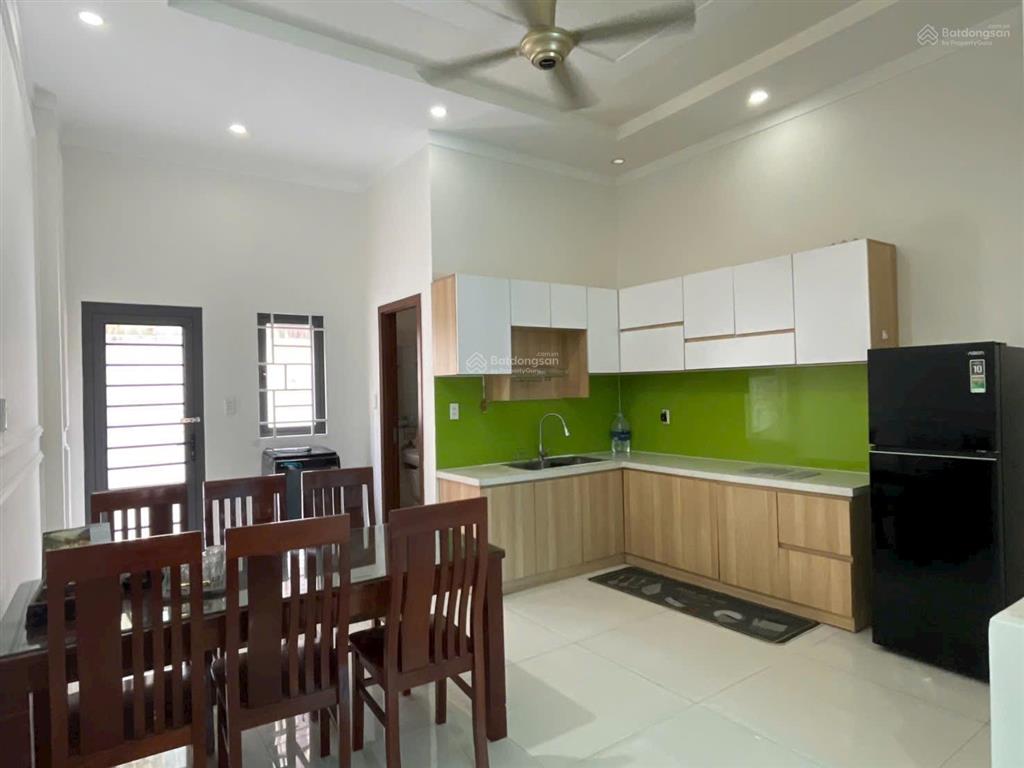 Cho thuê nhà 1 trệt 2 lầu phường phú hoà 4pn4wc đầy đủ nội thất sân xe hơi