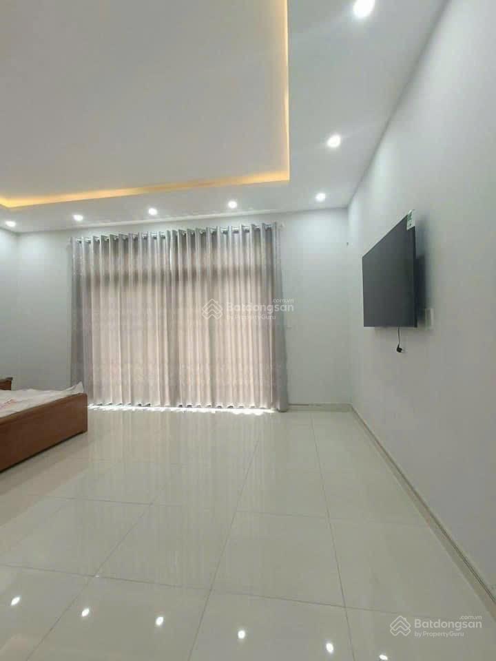Cho thuê nhà 1 trệt 2 lầu phường phú lợi 4pn  4wc full nội thất đầy đủ sân 3 xe hơi