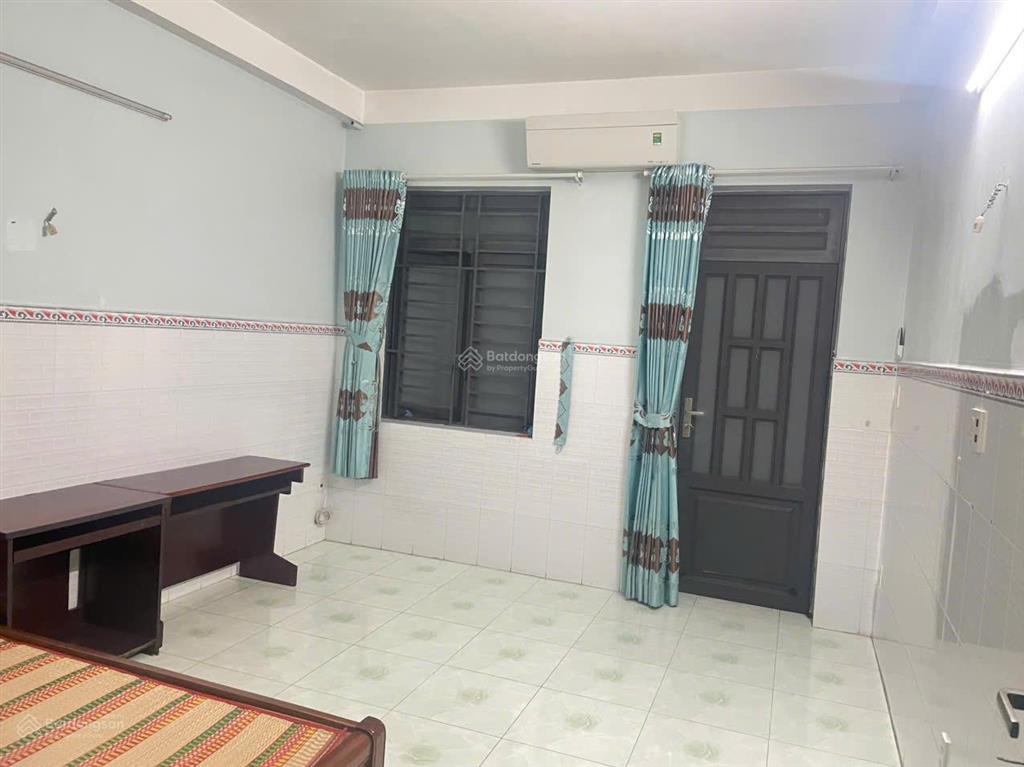 Cho thuê phòng trọ 2,8 triệu vnd, 24m2, trên lầu chính chủ. số nhà 161 đường số 2, phường phú lâm.