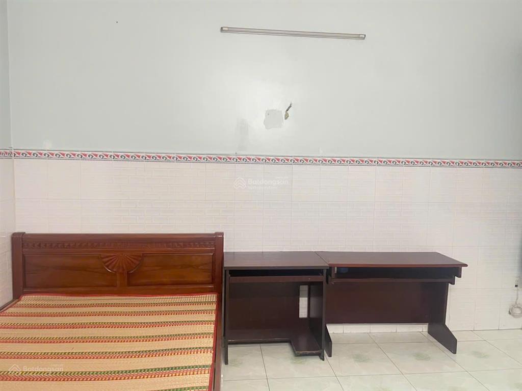 Cho thuê phòng trọ 2,8 triệu vnd, 24m2, trên lầu chính chủ. số nhà 161 đường số 2, phường phú lâm.