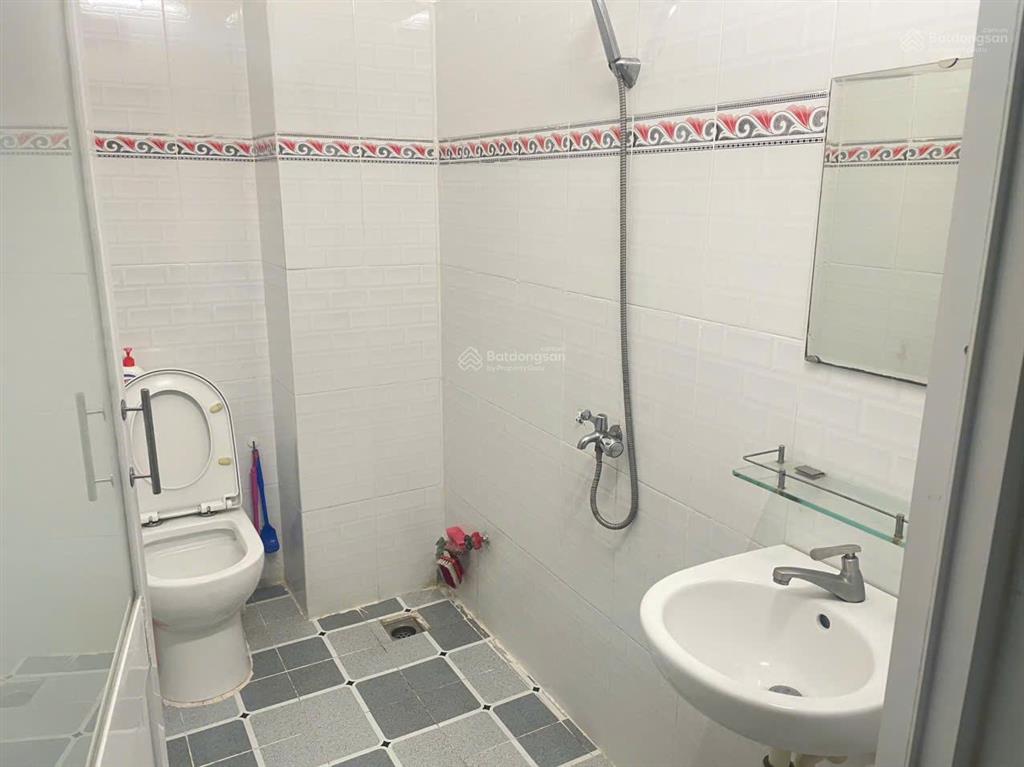 Cho thuê phòng trọ 2,8 triệu vnd, 24m2, trên lầu chính chủ. số nhà 161 đường số 2, phường phú lâm.