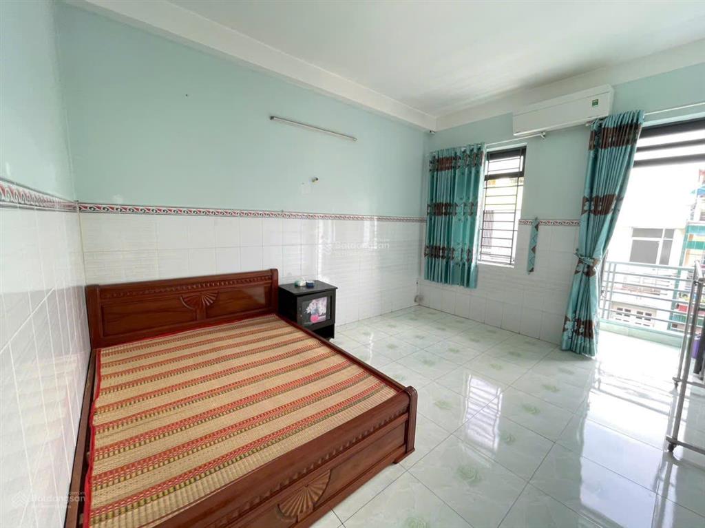 Cho thuê phòng trọ 2,8 triệu vnd, 24m2, trên lầu chính chủ. số nhà 161 đường số 2, phường phú lâm.