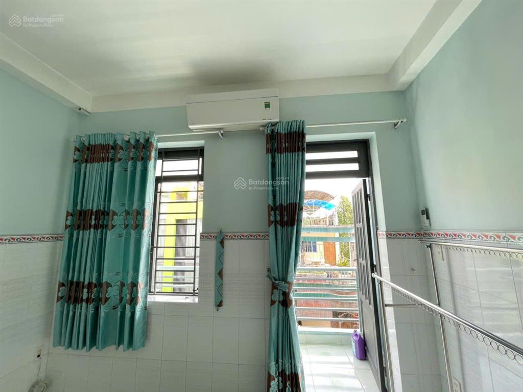 Cho thuê phòng trọ 2,8 triệu vnd, 24m2, trên lầu chính chủ. số nhà 161 đường số 2, phường phú lâm.