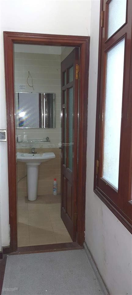 Cho thuê văn phòng khu cầu giấy, vũ phạm hàm, nguyễn khang, dt 35m2, mặt tiền rộng đẹp