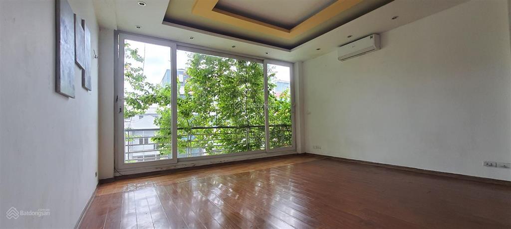 Cho thuê văn phòng khu cầu giấy, vũ phạm hàm, nguyễn khang, dt 35m2, mặt tiền rộng đẹp