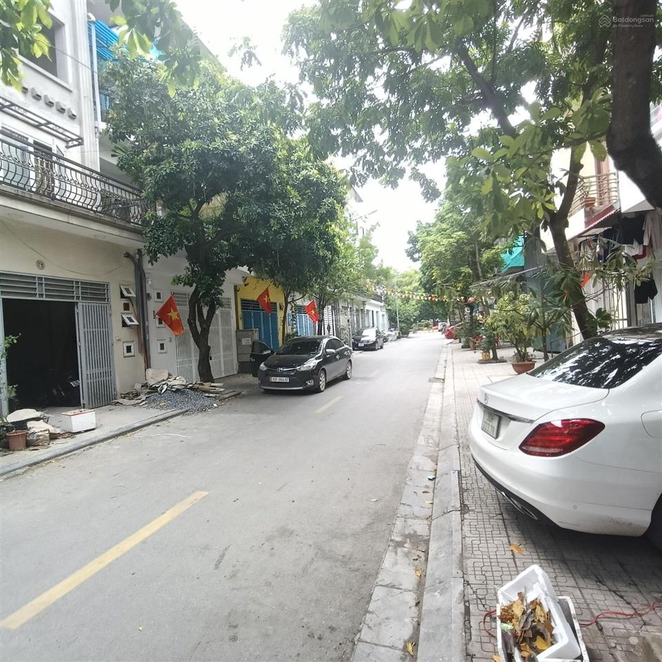20.5tỷ liền kề văn phú 90m2 5tầng thang máy kinh doanh ngay công viên cây xanh hà đông