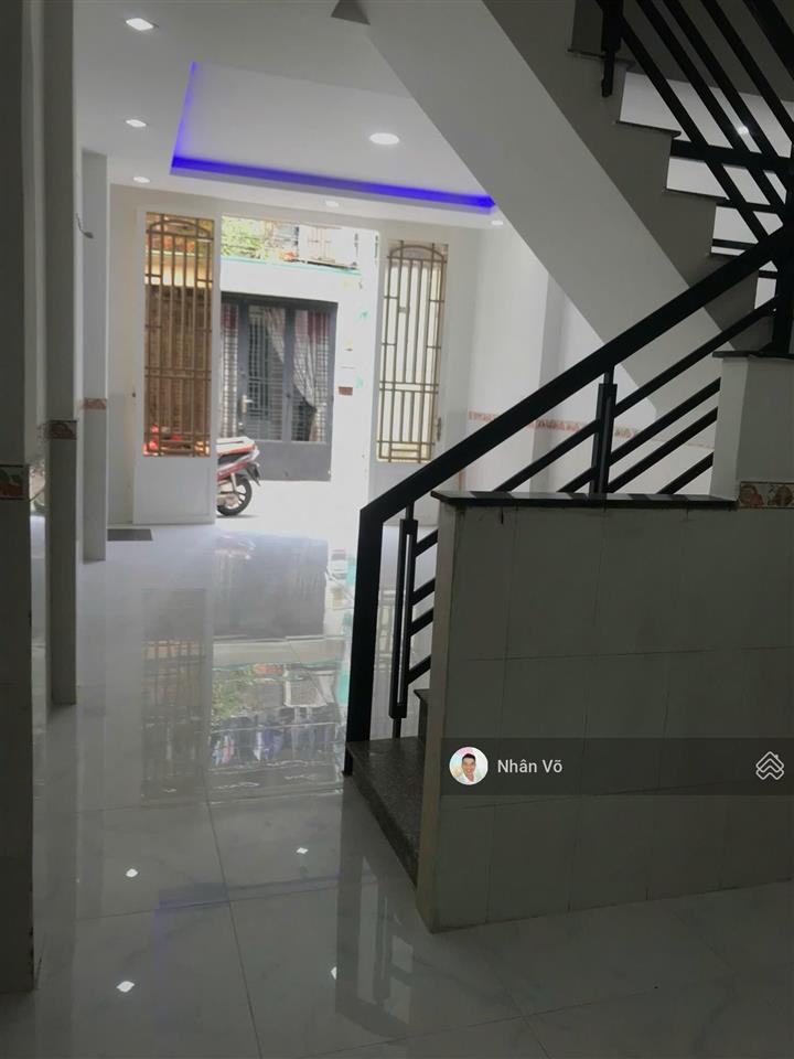 4.5tỷ hẻm đúng 6m, dt 4mx10m, 1lầu, 2pn vô ở liền. bình tân giáp tân phú