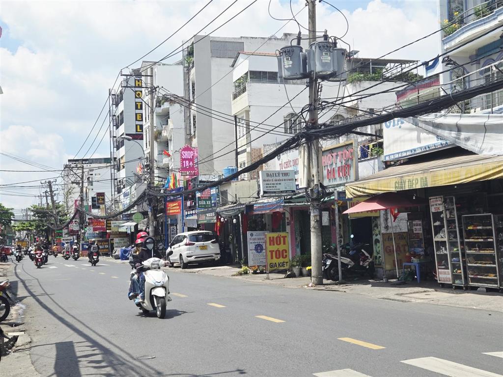 Mt tân kỳ tân quý gần lê trọng tấn. dt 6.4mx30m. vị trí rất đẹp, được xây cao tầng. giá 28.5tỷ tl