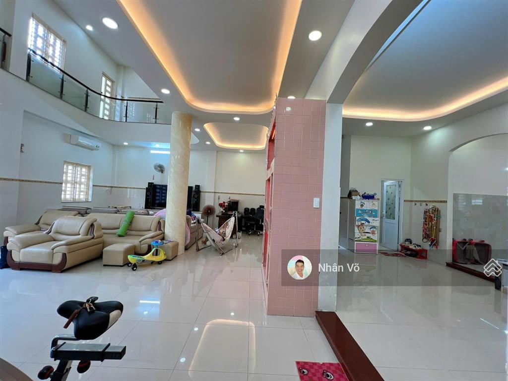 30 tỷ tl  biệt thự 10mx23m, 2 lầu. đường 12m gần ngã tư hòa bình  lũy bán bích