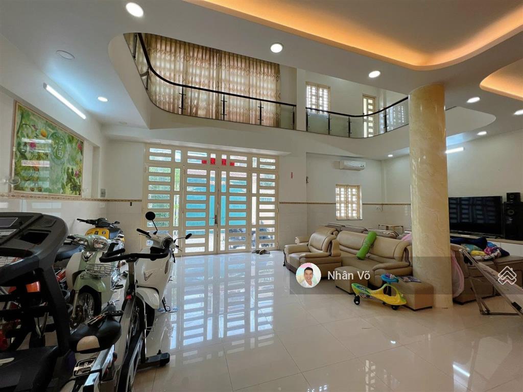 30 tỷ tl  biệt thự 10mx23m, 2 lầu. đường 12m gần ngã tư hòa bình  lũy bán bích