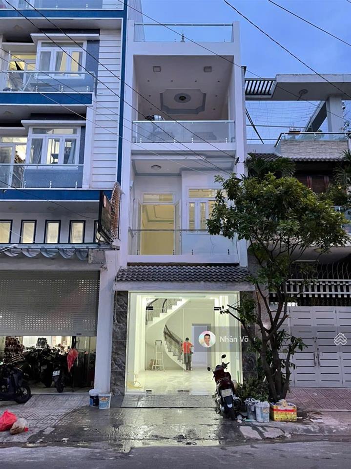 Mặt tiền đường võ công tồn. dt 4x22.5m, gần tân hương. đúc 2lầu. giá 11.5tỷ tl
