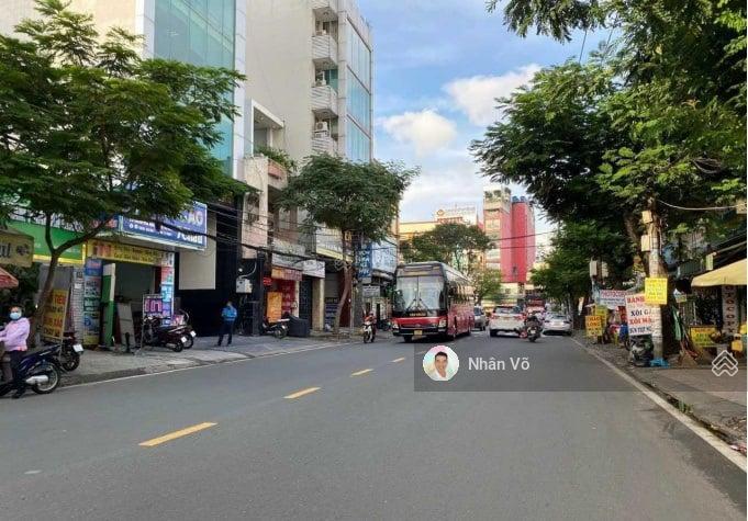 Mặt tiền đường đồng đen. dt 4.5x18m, vị trí đẹp, đúc 4 tầng. giá 22tỷ tl