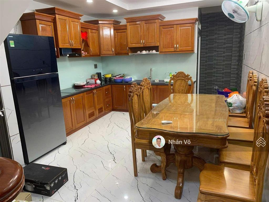 Biệt thự đường lê văn quới. dt 8x18m, 1lửng, 2lầu, sân thượng. nhà đẹp ở ngay. giá 15tỷ tl