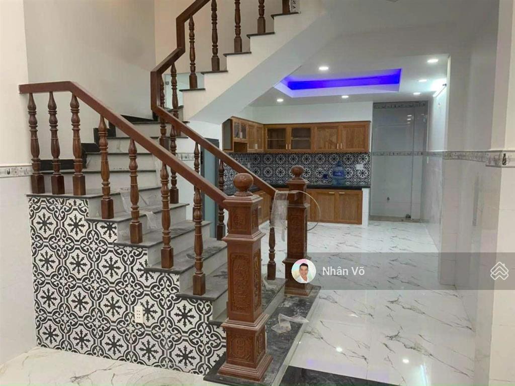 Biệt thự đường lê văn quới. dt 8x18m, 1lửng, 2lầu, sân thượng. nhà đẹp ở ngay. giá 15tỷ tl