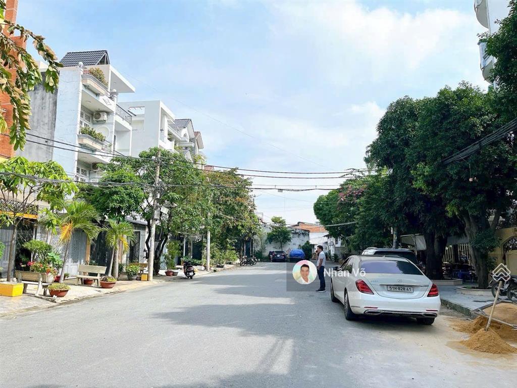 Đường 20m khu 368 tăn sơn nhì. dt 8x20, đúc 4 tầng. đang cho thuê 65tr/tháng. giá 26.5tỷ tl