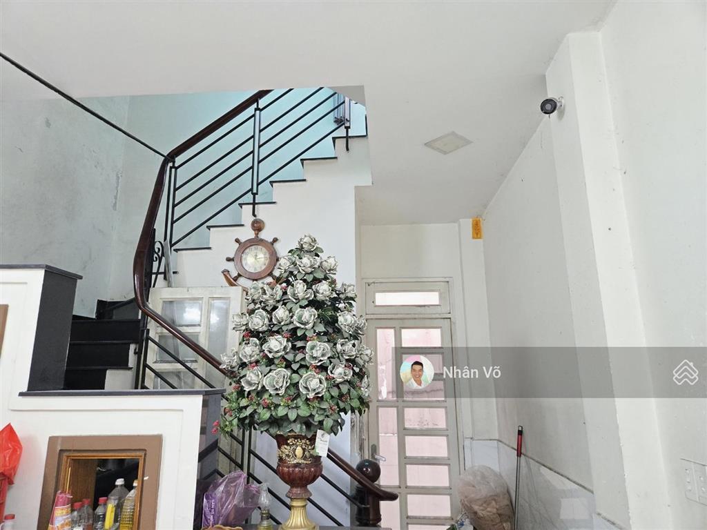 Xe 7 chỗ để trong nhà, hẻm 6m cách aeon tân phú vài bước chân. 4x16m, 2 lầu. giá 6,2 tỷ tl