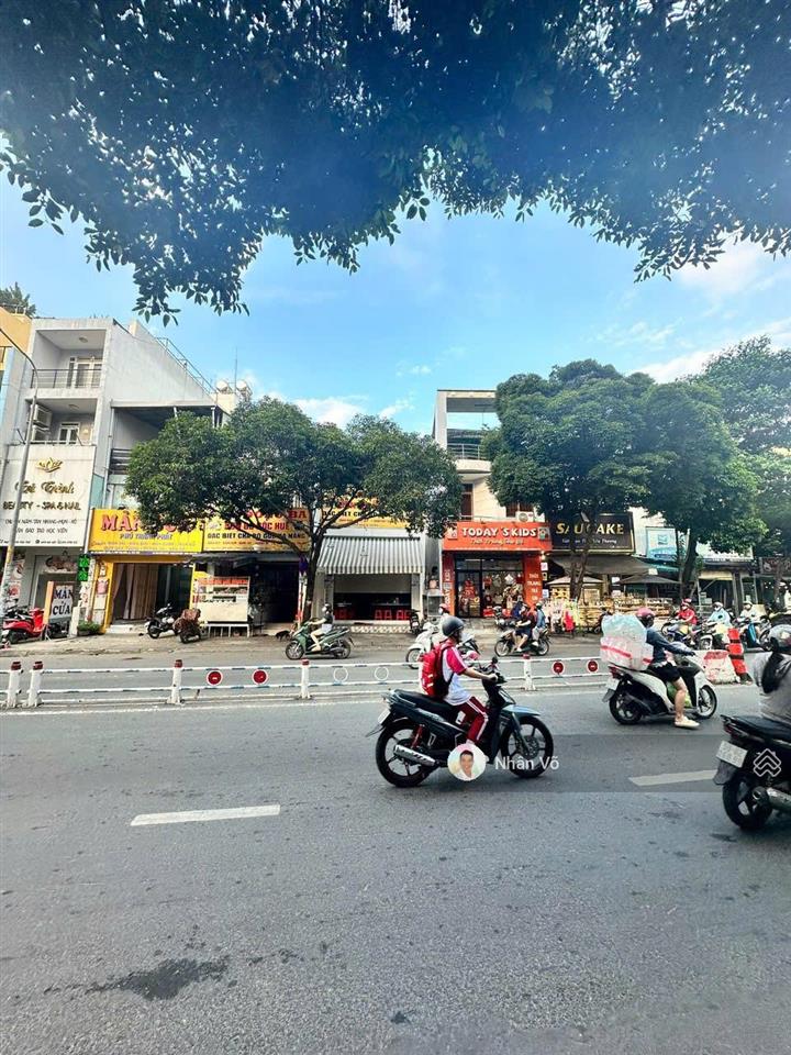 21,5 tỷ tl  mtkd nguyễn sơn. 106m2  5,6 x 19m. đang cho thuê 30tr/tháng.