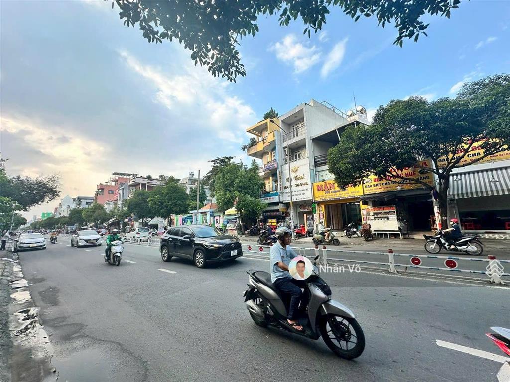 21,5 tỷ tl  mtkd nguyễn sơn. 106m2  5,6 x 19m. đang cho thuê 30tr/tháng.
