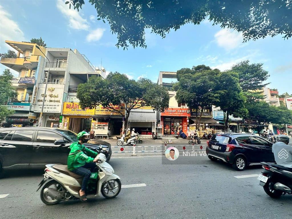 21,5 tỷ tl  mtkd nguyễn sơn. 106m2  5,6 x 19m. đang cho thuê 30tr/tháng.
