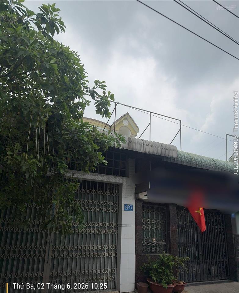 Kẹt tiền bán căn nhà 2 lầu đẹp mt đường ngay cầu phú long, gần trạm thu phí dt 204m2 (6x34)m