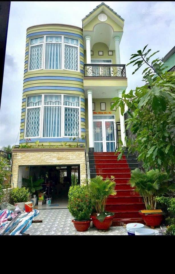 Kẹt tiền bán căn nhà 2 lầu đẹp mt đường ngay cầu phú long, gần trạm thu phí dt 204m2 (6x34)m
