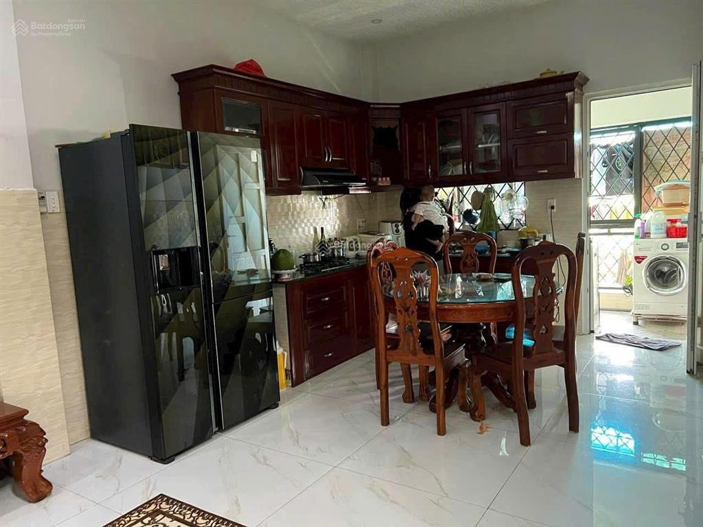 Kẹt tiền bán căn nhà 2 lầu đẹp mt đường ngay cầu phú long, gần trạm thu phí dt 204m2 (6x34)m