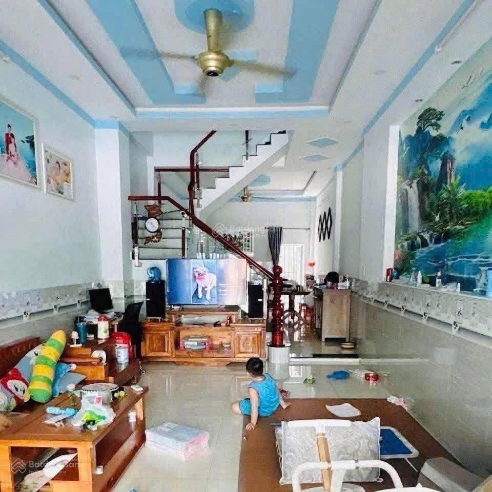 Kẹt tiền bán nhà lầu trệt kdc bình hòa ngay đường nguyễn du dt 60m giá 3,68 tỷ