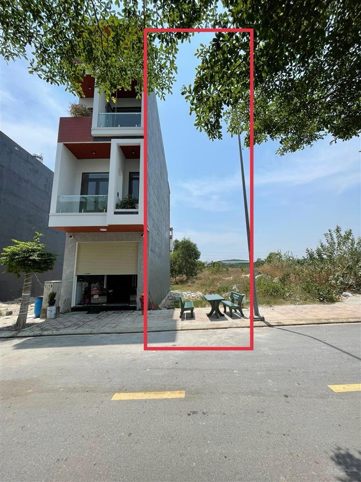 Chính chủ gửi bán gấp đất đẹp bình chuẩn. dt 62.3m2 kdc phú hồng thịnh 8 đường nhựa 12m