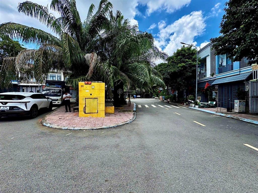 Cần bán nhanh đất tân bình gần đường liên huyện, đối diện công viên