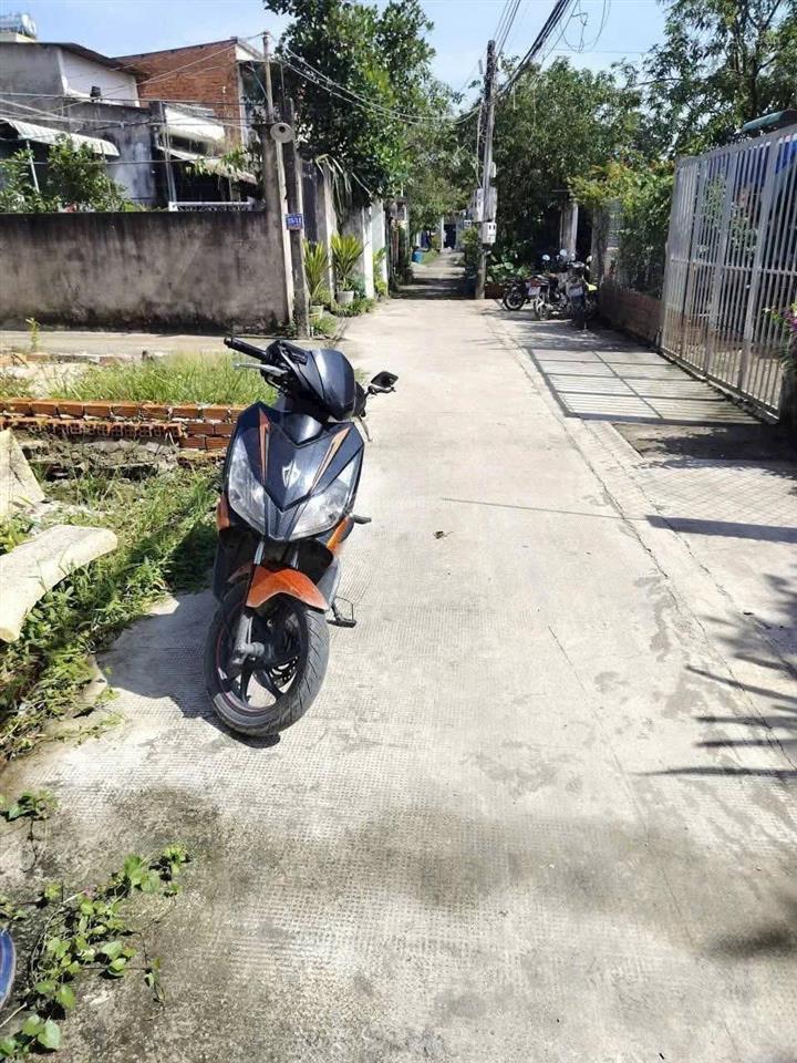 Kẹt tiền bán nhanh đất vĩnh phú dt 56m đường xe hơi, sát cầu vĩnh bình