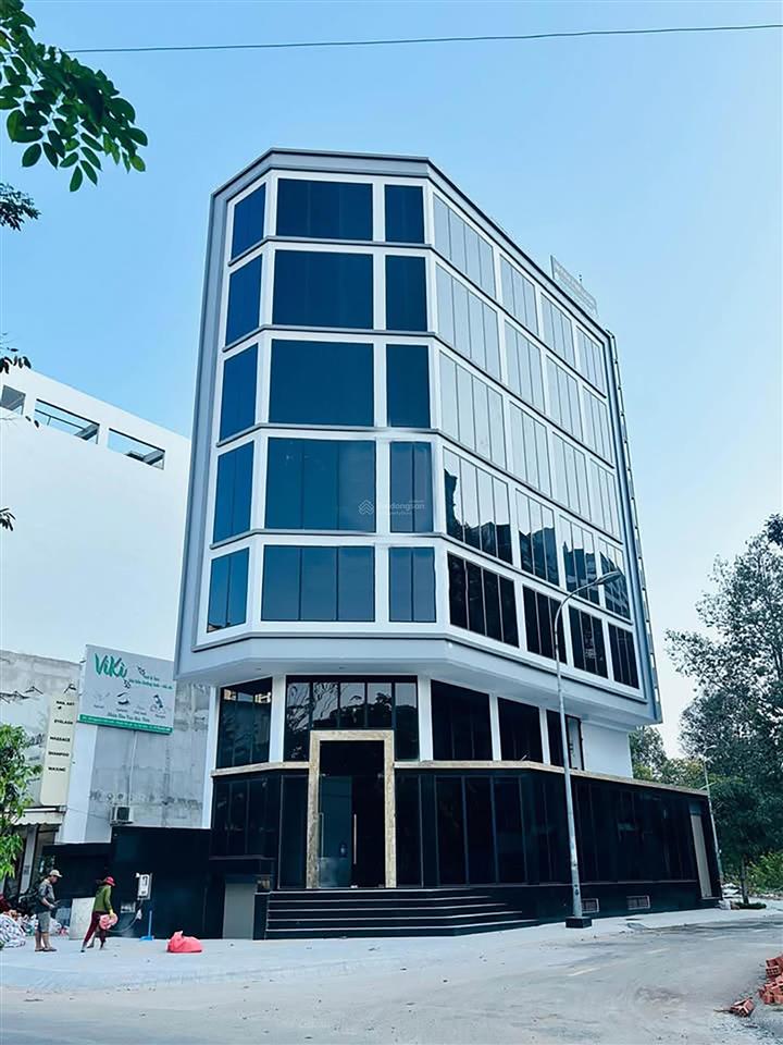 Tòa nhà văn phòng mặt tiền trung tâm quận 2 vị trí nâng tầm thương hiệu hầm 7 tầng nổi 1000m²
