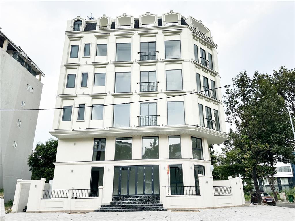 Tòa nhà văn phòng góc 2 mặt tiền trung tâm quận 2 vị trí nâng tầm thương hiệu hầm 7 tầng nổi 1000m²