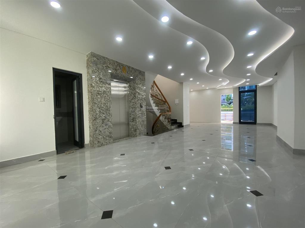 Cho thuê tòa nhà văn phòng ~750m2 khu đảo kim cương trung tâm q2 hầm 7 tầng nổi sàn trống suốt