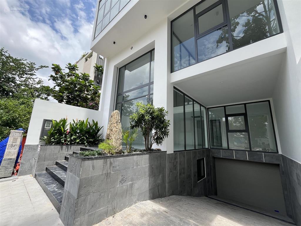 Cho thuê văn phòng hầm 4 tầng nổi ~600m2 sàn trống suốt khu đảo kim cương trung tâm q2