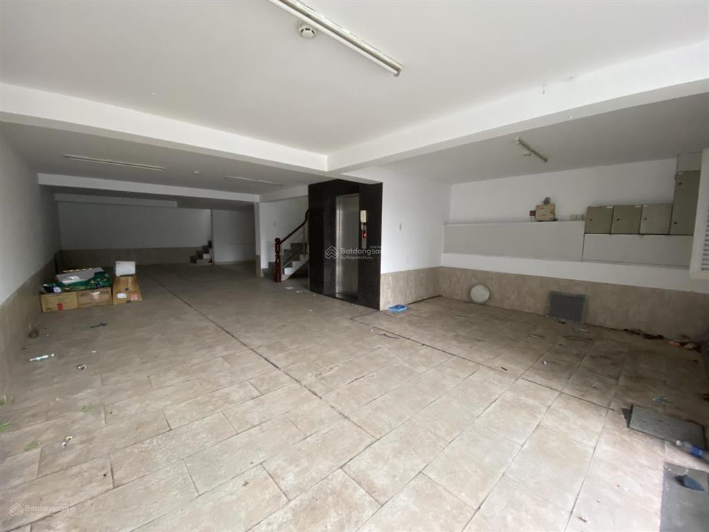 Cho thuê tòa nhà văn phòng 5 tầng ~ 700m2 sàn trống suốt mặt tiền lương định của, an phú quận 2