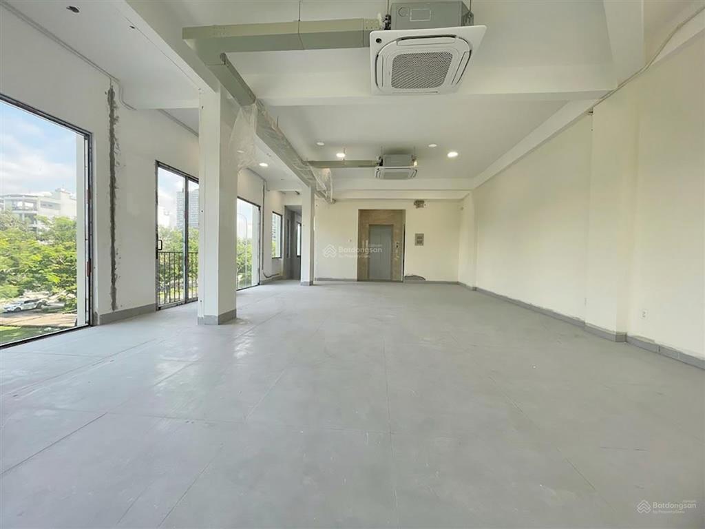 Cho thuê tòa nhà văn phòng hầm 6 tầng nổi ~700m2 sàn p thạnh mỹ lợi trung tâm hành chính quận 2