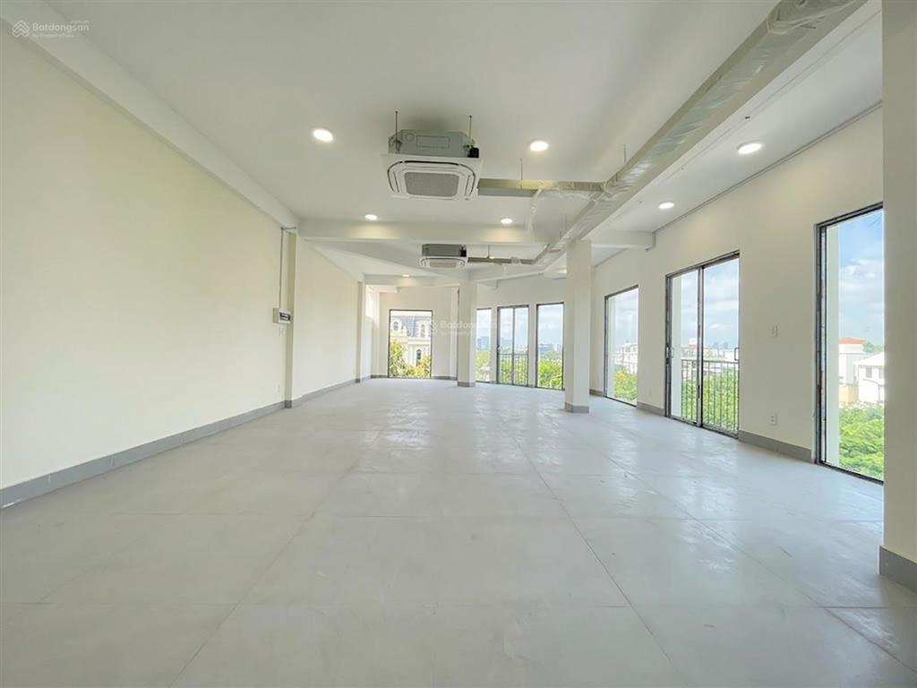 Cho thuê tòa nhà văn phòng hầm 6 tầng nổi ~700m2 sàn p thạnh mỹ lợi trung tâm hành chính quận 2