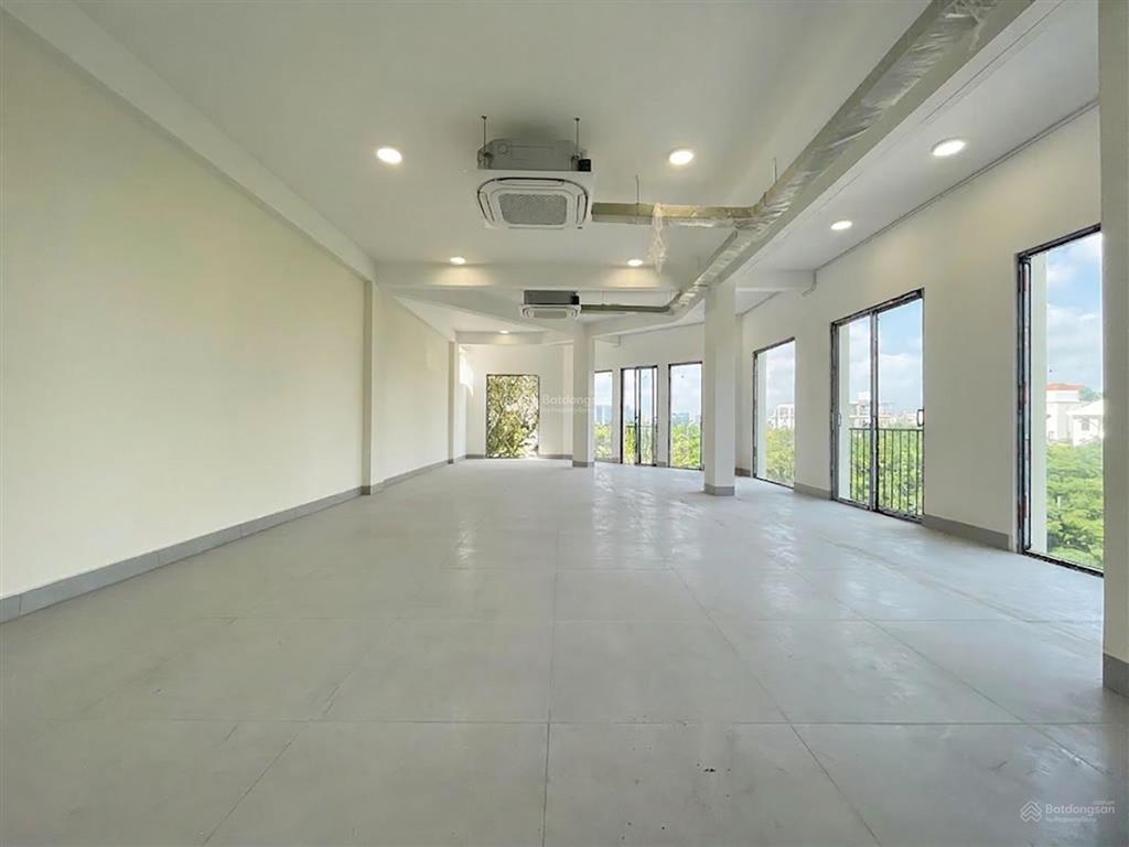 Cho thuê tòa nhà văn phòng hầm 6 tầng nổi ~700m2 sàn p thạnh mỹ lợi trung tâm hành chính quận 2