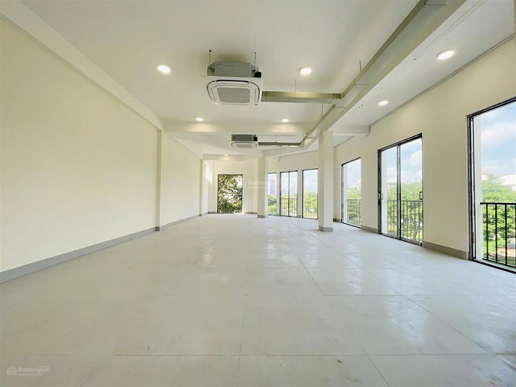 Cho thuê tòa nhà văn phòng hầm 6 tầng nổi ~700m2 sàn p thạnh mỹ lợi trung tâm hành chính quận 2