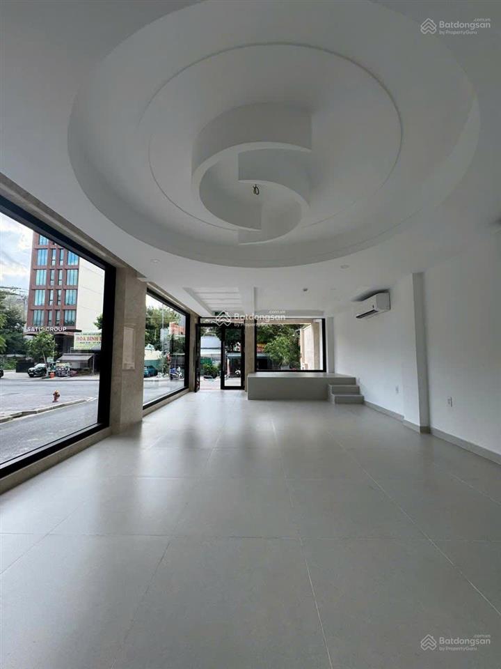 Cho thuê tòa nhà văn phòng góc 2 mặt tiền 7 tầng ~600m2 sàn p. thạnh mỹ lợi trung tâm hành chính q2