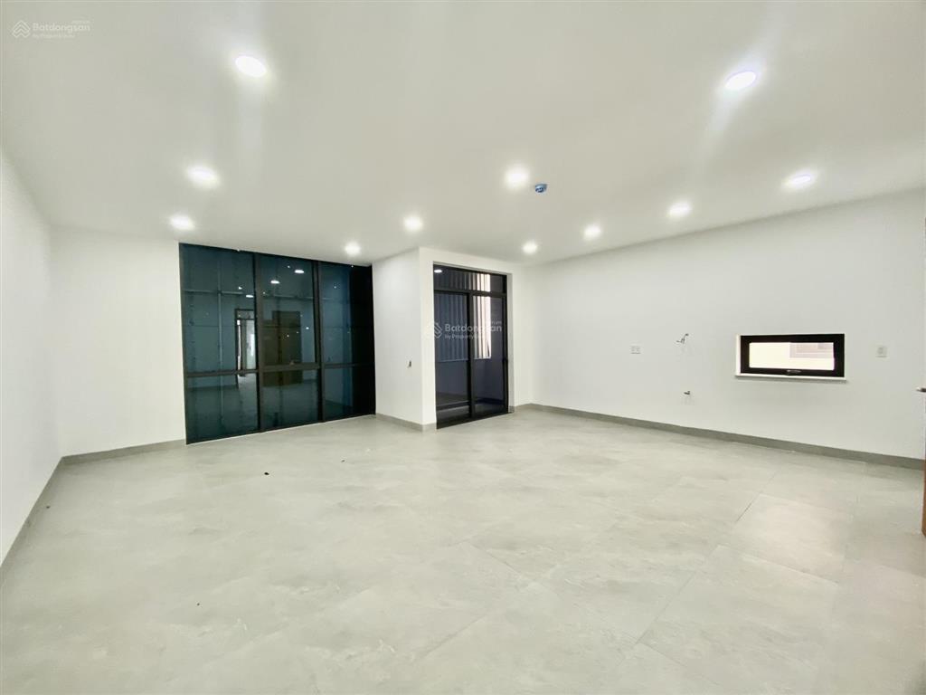 Cho thuê tòa nhà văn phòng 8 tầng ~ 1000m2 sàn mặt tiền bát nàn trung tâm thạnh mỹ lợi, quận 2
